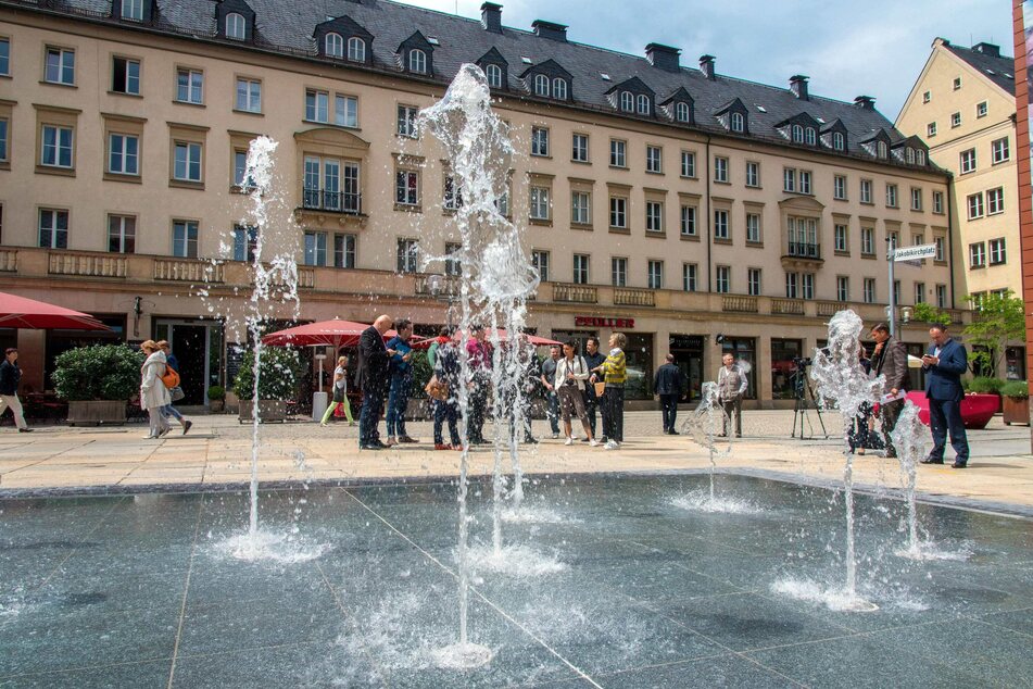 Wasser marsch! Ab Gründonnerstag werden die Wasserfontänen am Jakobikirchplatz wieder in die Höhe ragen (Archivbild).