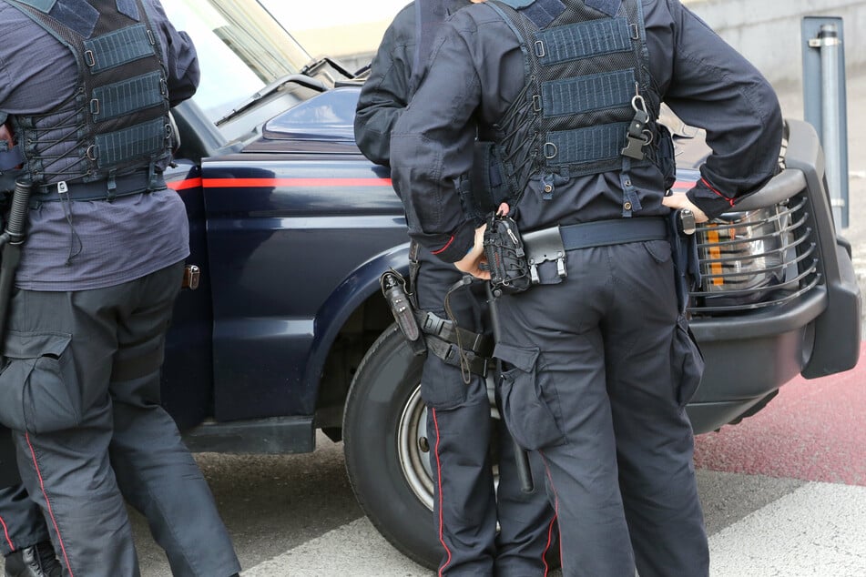 Insgesamt nahmen die Carabinieri 20 Leute fest. (Symbolbild)
