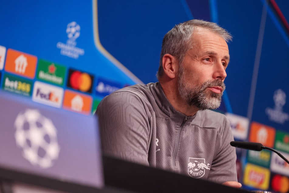 Trainer Marco Rose (48) bei einer Pressekonferenz am Tag vor dem Match gegen Aston Villa.