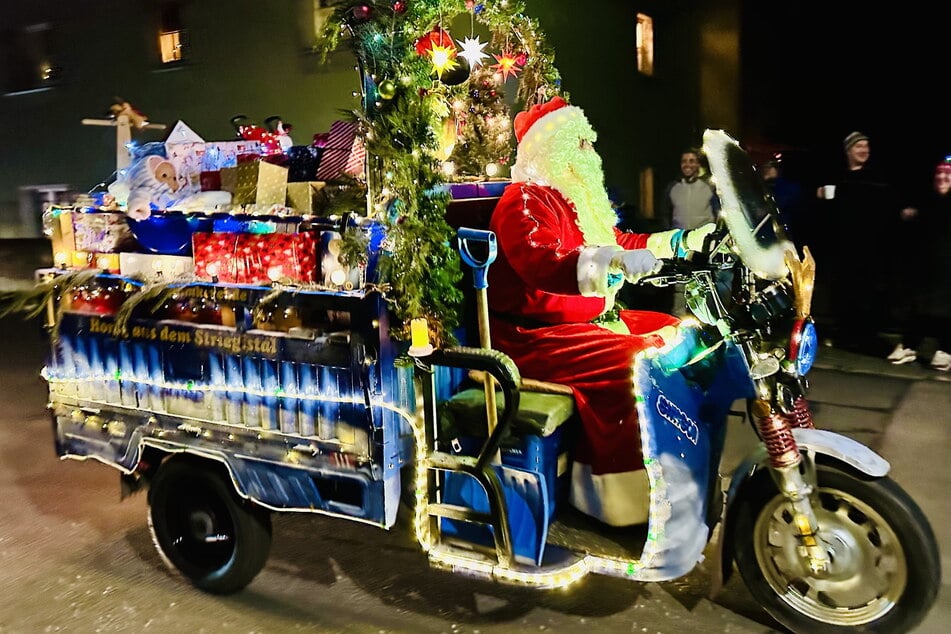 Thomas Starke (64) fährt heute wieder mit seinem Weihnachts-Tuk-Tuk durch Bräunsdorf.