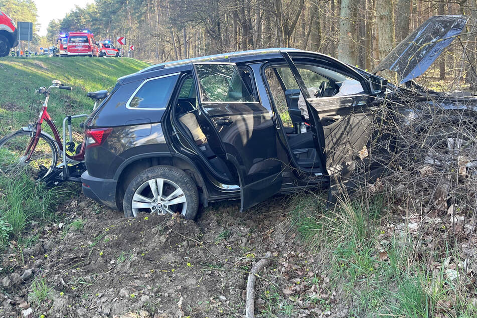 Reifenplatzer als Auslöser: Schwerer Unfall mit vier Autos auf B189