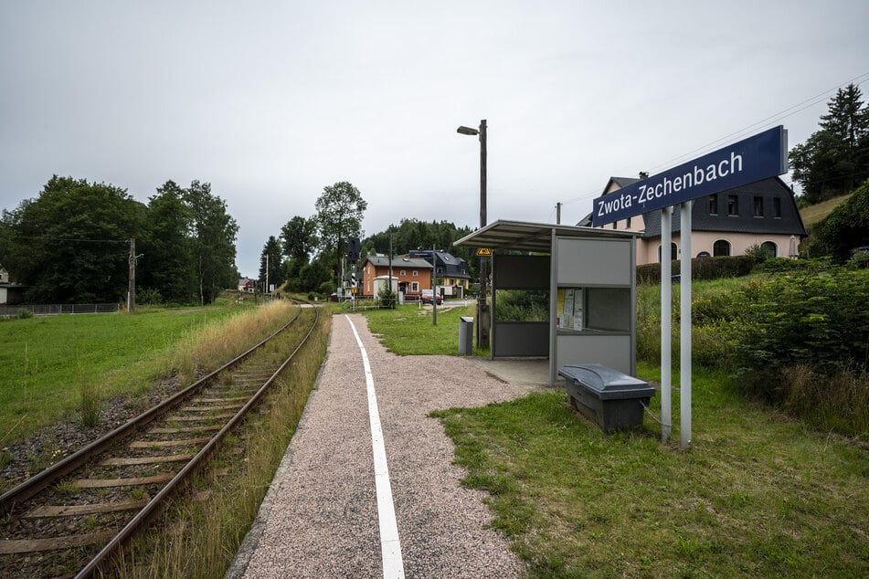 Bis zum nächsten Haltepunkt Zwota-Zechenbach müssen Reisende mit Ziel Zwotental aus Richtung Klingenthal fahren - und dann wieder eine Station zurück.