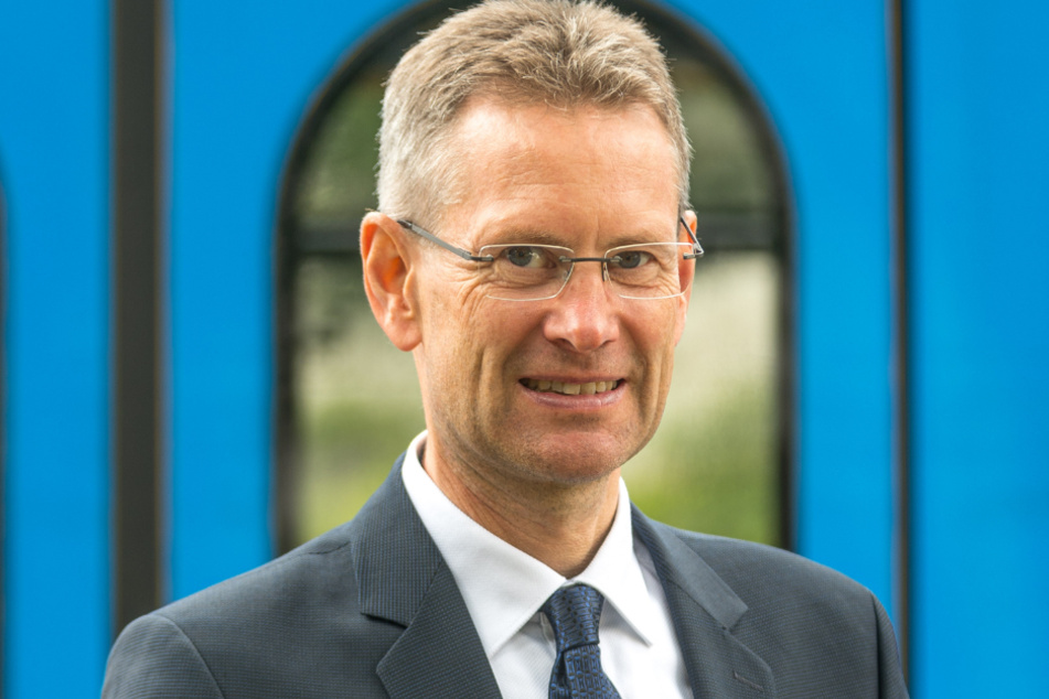 DVB-Finanzvorstand Andreas Hemmersbach (52) muss am Jahresende ein Millionenloch stopfen.