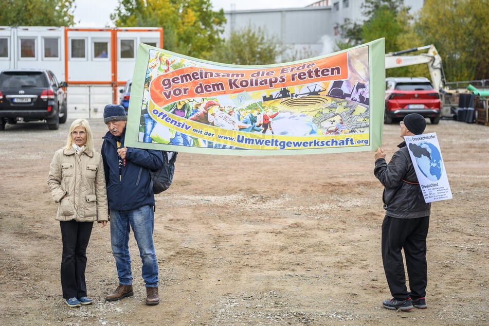 Auch die Grundsteinlegung lief nicht ohne Protest ab.