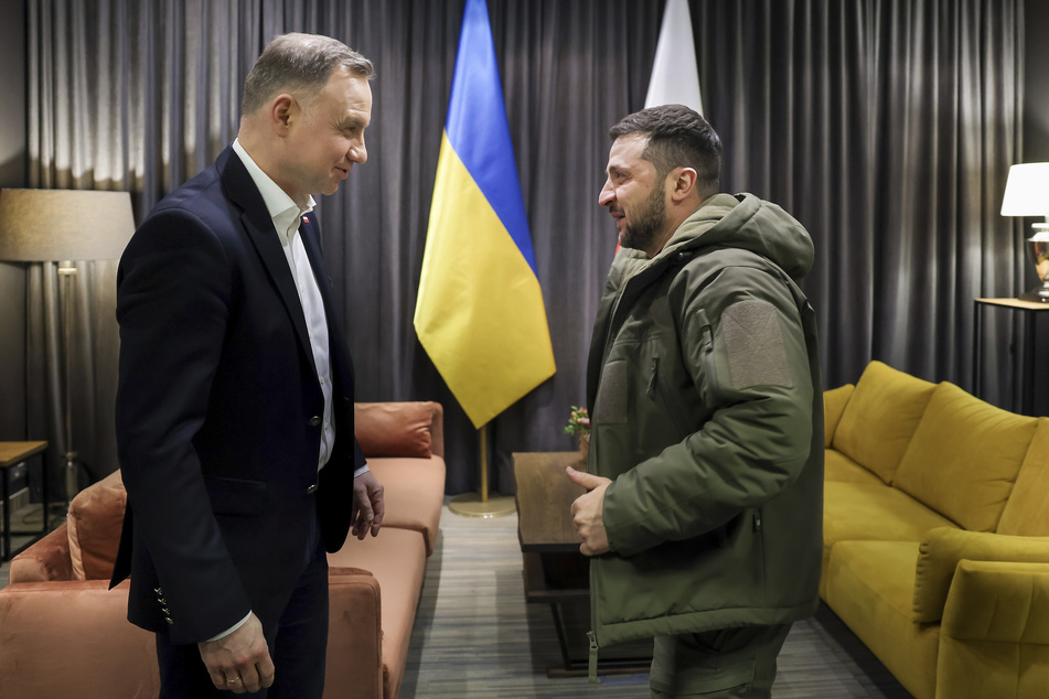 Auf der Rückreise vom EU-Gipfel in Brüssel hat der ukrainische Präsident in Polen seinen Amtskollegen Duda getroffen.