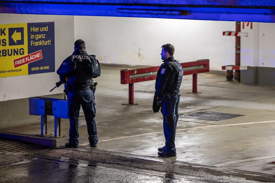 Die Beamten vor Ort waren teils schwer bewaffnet.