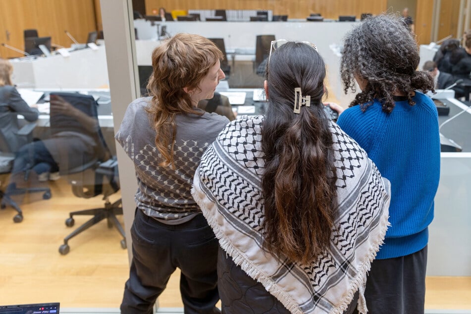 Anwalt-Aufstand im Saal: Richterin bricht Palästina-Prozess ab