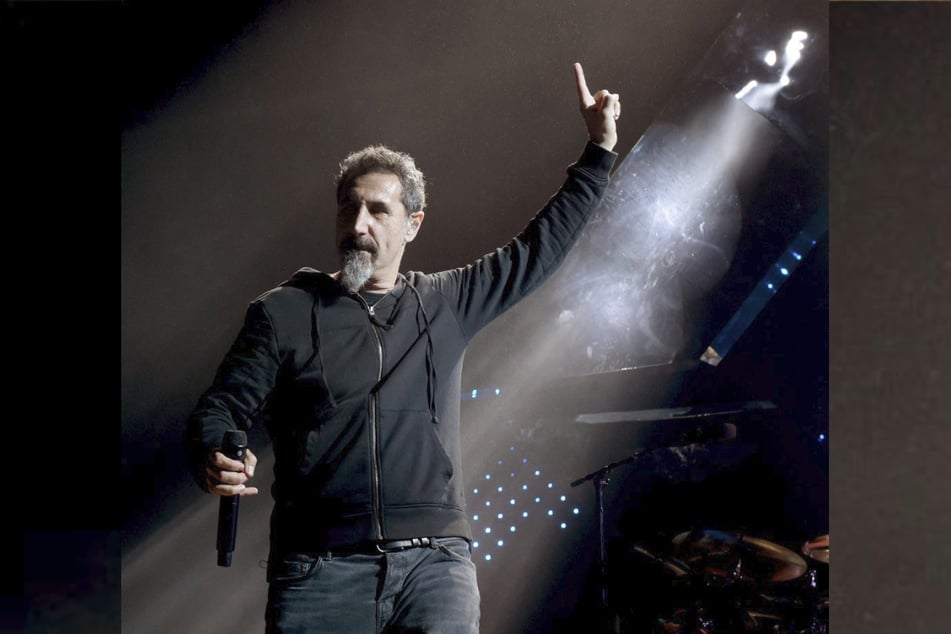 Serj Tankian (54) wurde 1967 in Beirut (Libanon) geboren. Seine Familie zog mit ihm in die USA, als er fünf Jahre alt war.