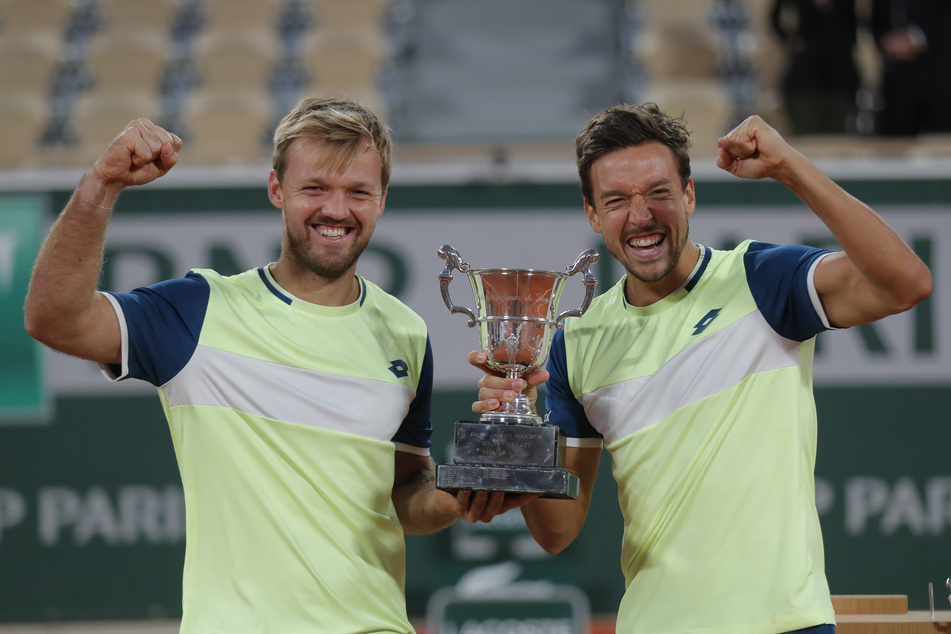 Kevin Krawietz (l.) und Andreas Mies gewannen am Samstag erneut im Doppel bei den French Open.
