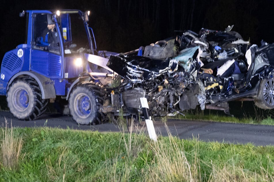Das Fahrzeug erlitt Totalschaden.