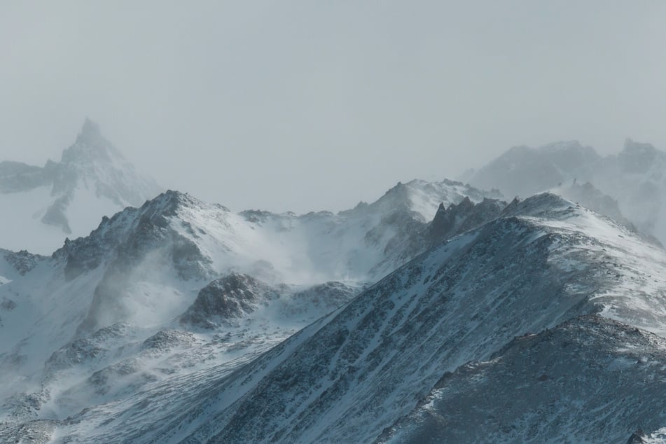 Die Rettungsmission wird wegen der starken Schneefälle in den Bergen nicht fortgesetzt. (Symbolbild)