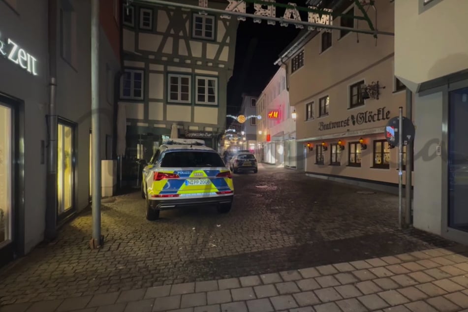 Die Polizei fandet nach den Räubern.