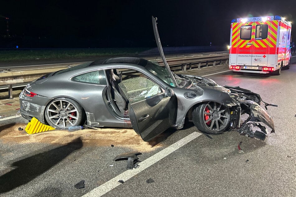 Ein 56-jähriger Porsche-Fahrer kollidierte am Samstagabend auf der B41 bei Bad Kreuznach mit einem Betonpfeiler und verletzte sich infolgedessen schwer.