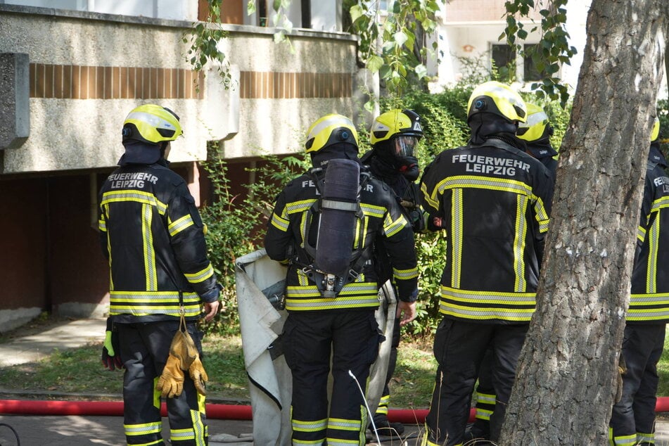 Einsatzkräfte der Leipziger Berufsfeuerwehr löschten den Brand.