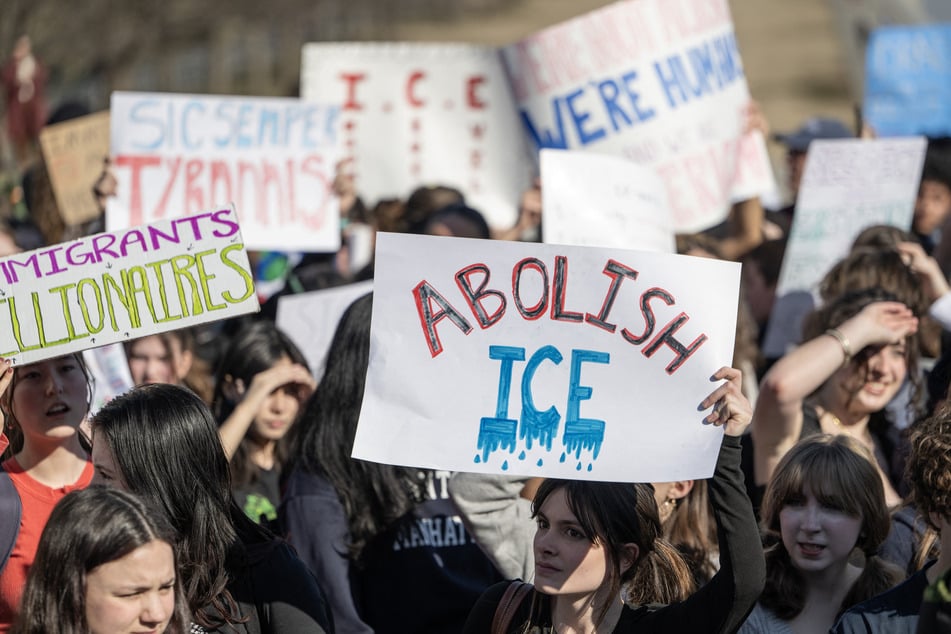 A Canadian woman who was abducted and detained by US Immigration and Customs Enforcement has a warning to migrants living in the US.