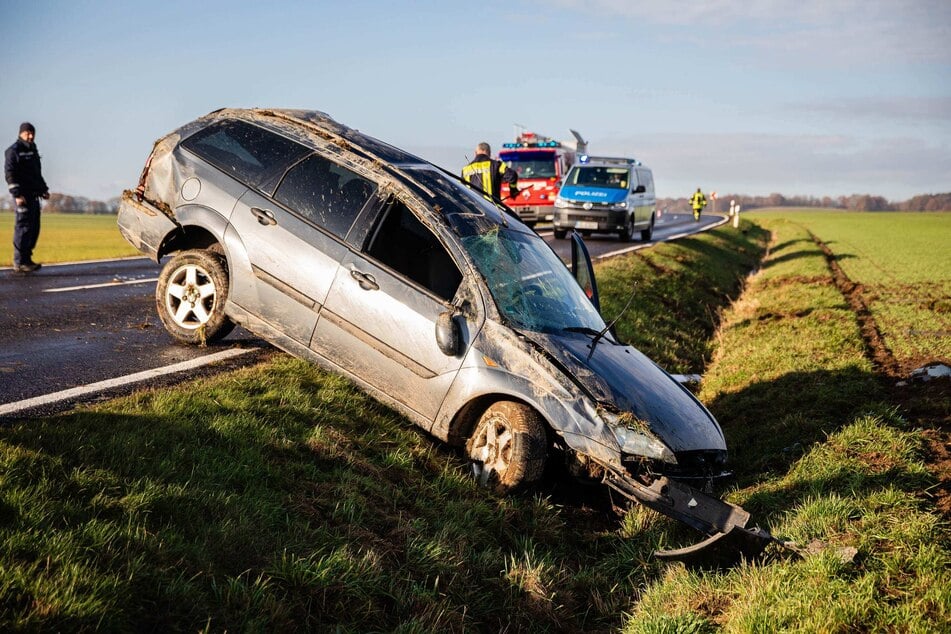 Ein Ford verunfallte am Dienstagmittag zwischen Arnsdorf und Wallroda.