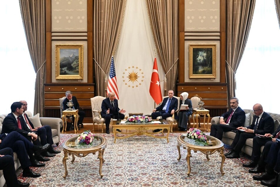 Turkish President Recep Tayyip Erdogan (C-R) and US President Donald Trump (C-L) hold a meeting at Bestepe Presidential Compound in Ankara on Tuesday.