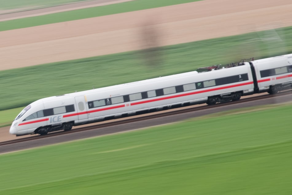 Die Polizei hatte einen Verdächtigen in einem Intercity-Express geschnappt. (Archivbild)