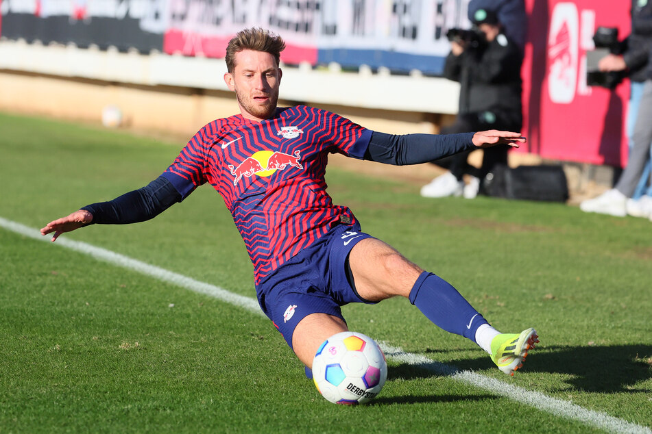 Statt den Spanier zu behalten, wurde Christopher Lenz (29) von Eintracht Frankfurt geholt. Ein klares Zeichen, dass für Angelino bei RB Leipzig kein Platz ist.