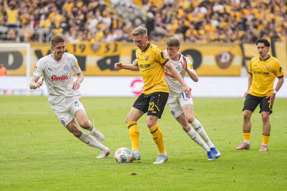 Kiel im Mai war nicht das letzte Spiel von Jonas Sterner (24, 2.v.l.) für Dynamo. Er ist zurück in Dresden.