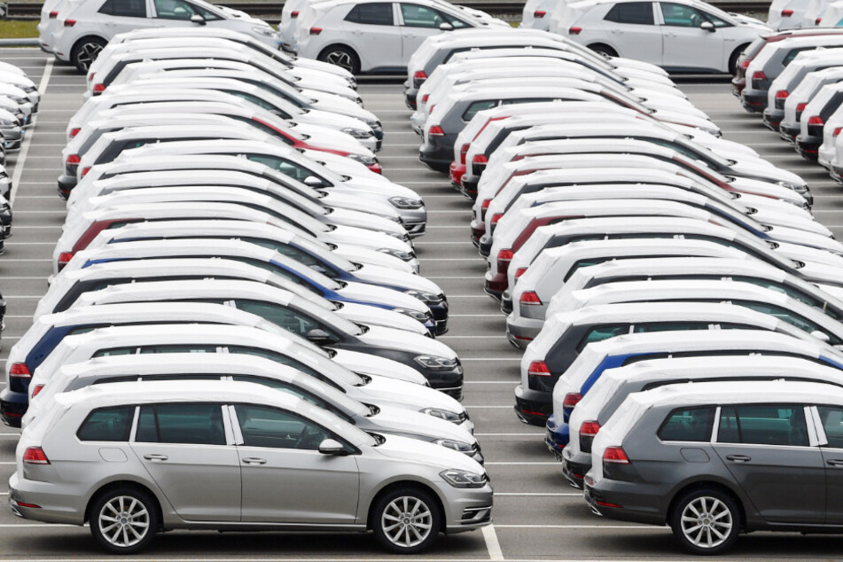 Der Autobauer Volkswagen fährt in dieser Woche seine Fahrzeugproduktion teilweise wieder hoch.