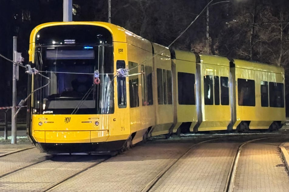 Ohne Strom kann die Straßenbahn nicht fahren. Der Verkehr der Linien 3 und 8 wurde unterbrochen.