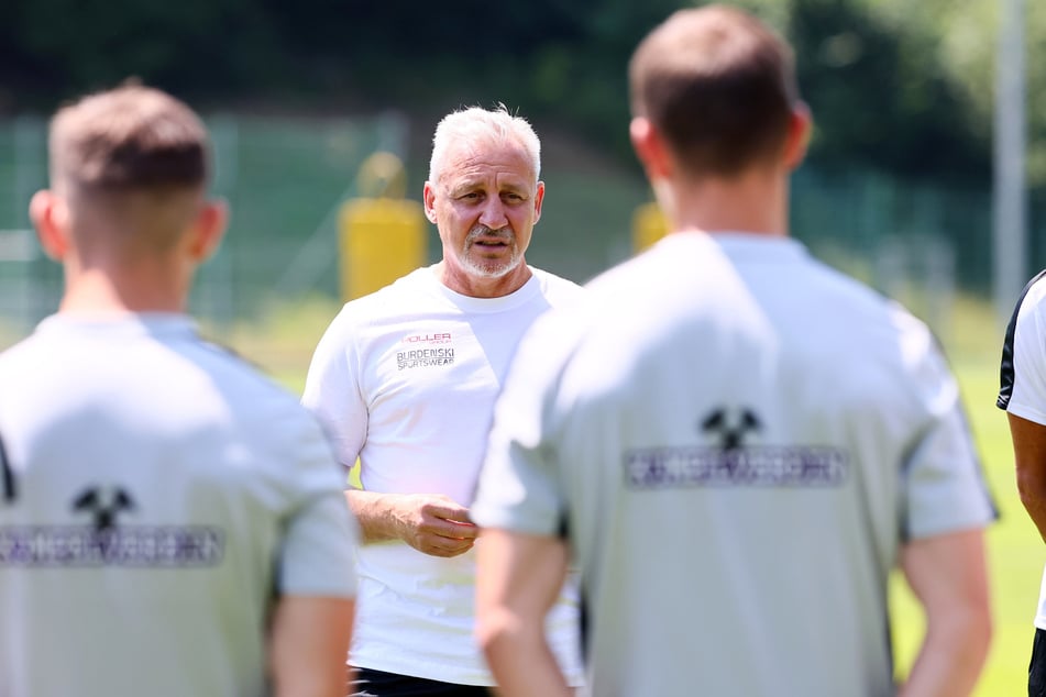 Trainer Pavel Dotchev (57) war beim Trainingsauftakt zufrieden.