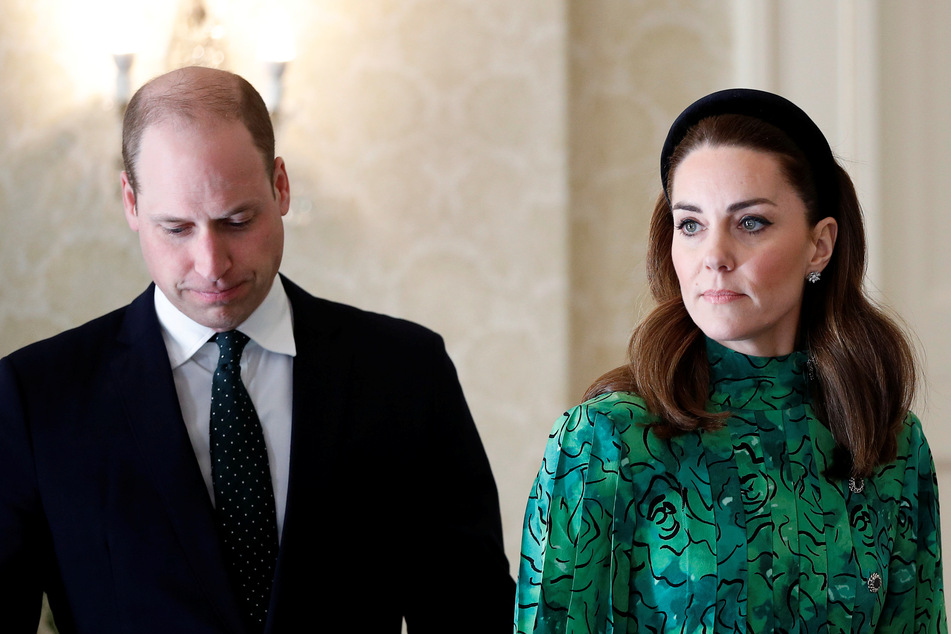 Prinz William (38,l) und seine Frau Kate müssen sich im Lockdown neuen Herausforderungen stellen.
