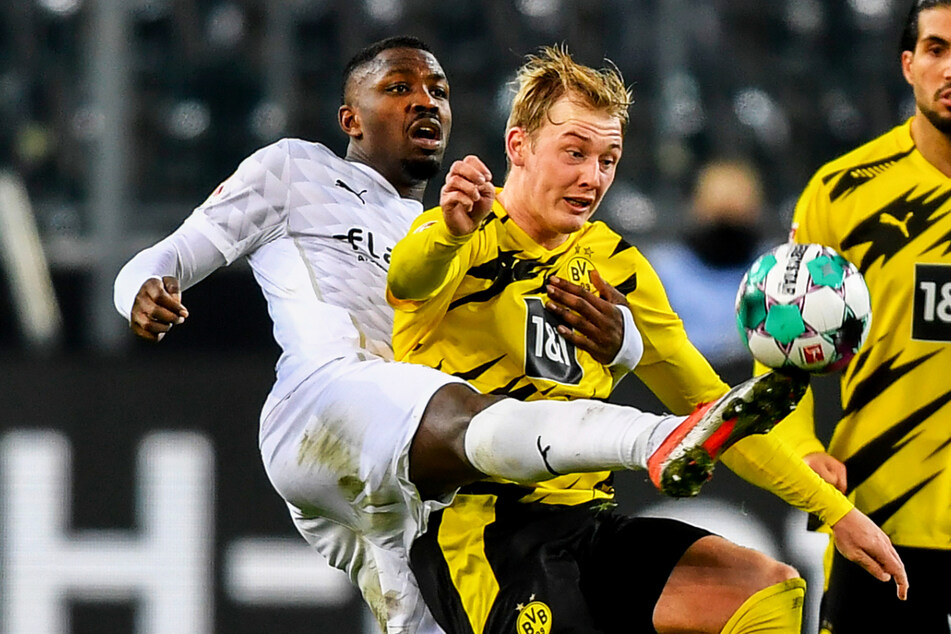 In der neuen Saison Teamkollegen? Gladbachs Angreifer Marcus Thuram (23, l.) und BVB-Offensivmann Julian Brandt (24. M.).