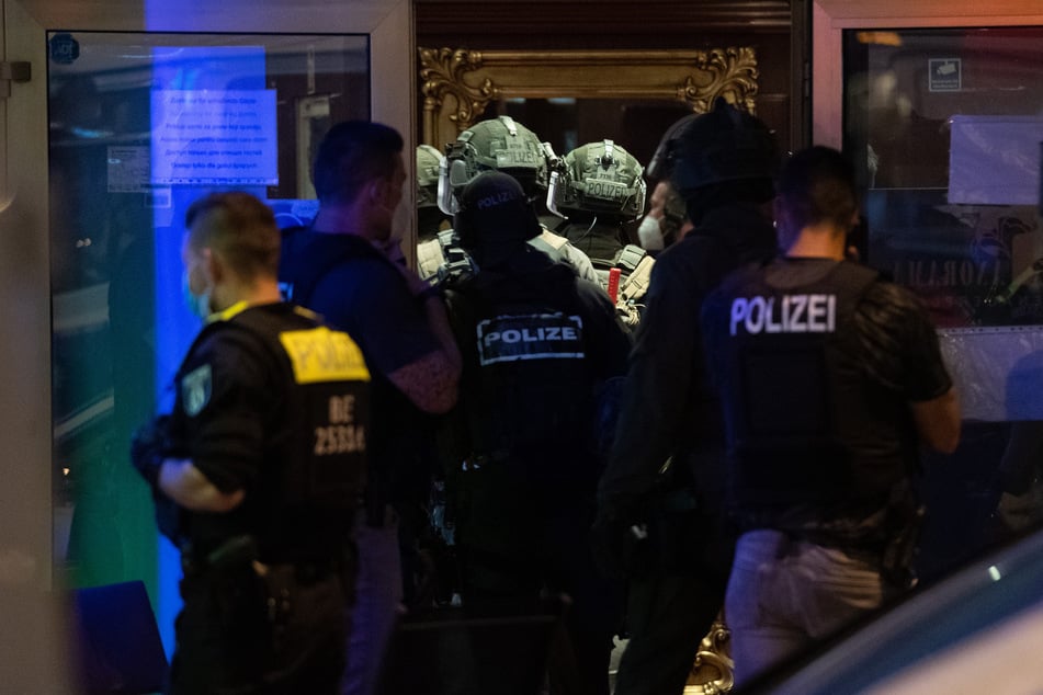 Auch ein SEK rückte an. (Symbolbild)