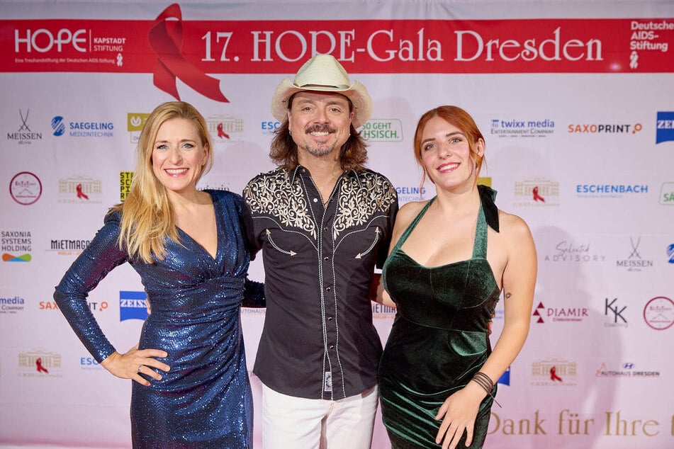 Volksmusikerin Stefanie Hertel (46, l.), Ehemann Lanny Lanner (50) und Tochter Johanna Mross (22) traten gemeinsam im Programm auf.