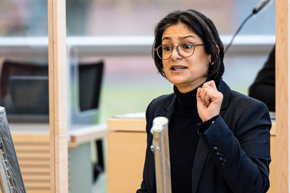 Die SPD-Landesvorsitzende Serpil Midyatli (45) spricht im Landtag.