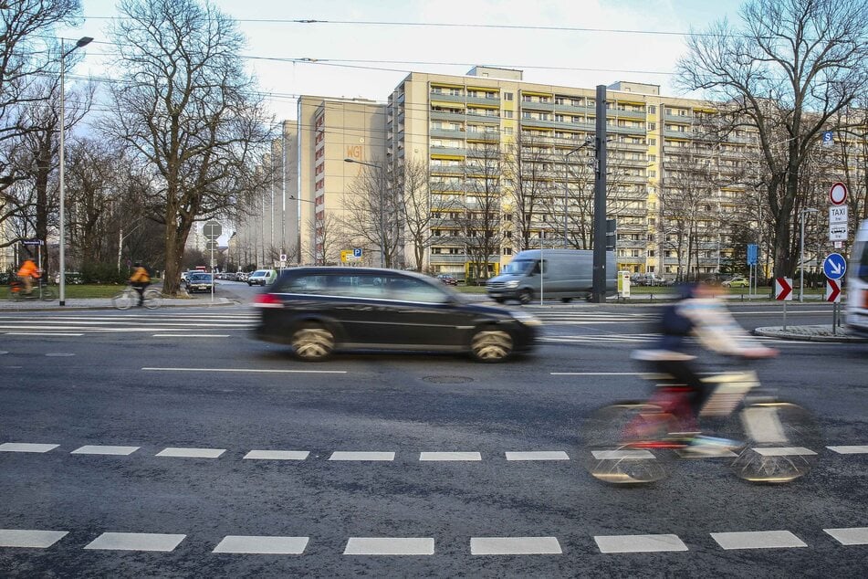 Auch der Autoverkehr muss sich in den Osterferien im Bereich Sachsenallee auf Behinderungen einstellen. (Archivbild)
