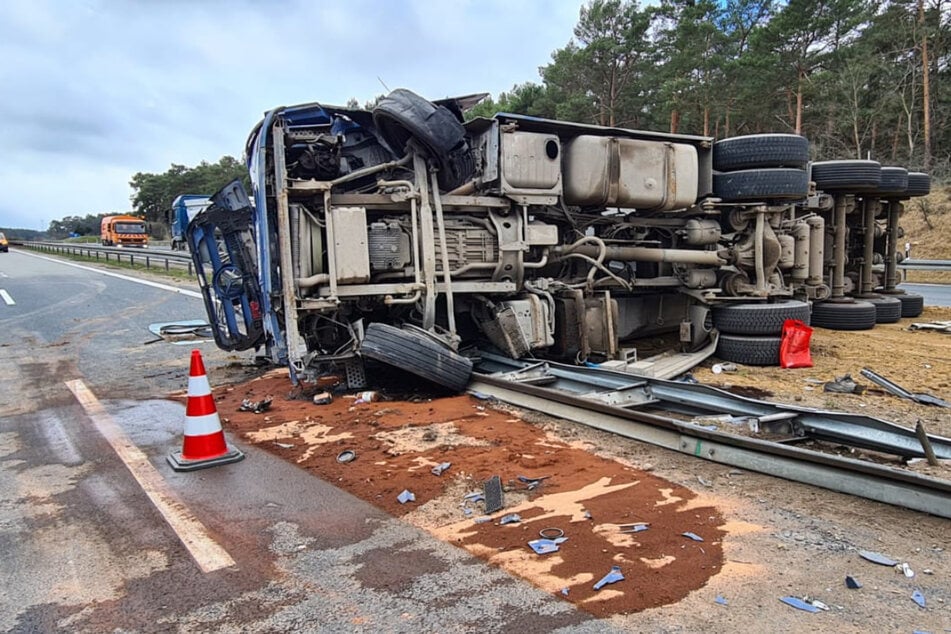 Unfall A9: Lkw durchbricht Mittelleitplanke und verursacht schweren Folge-Unfall!