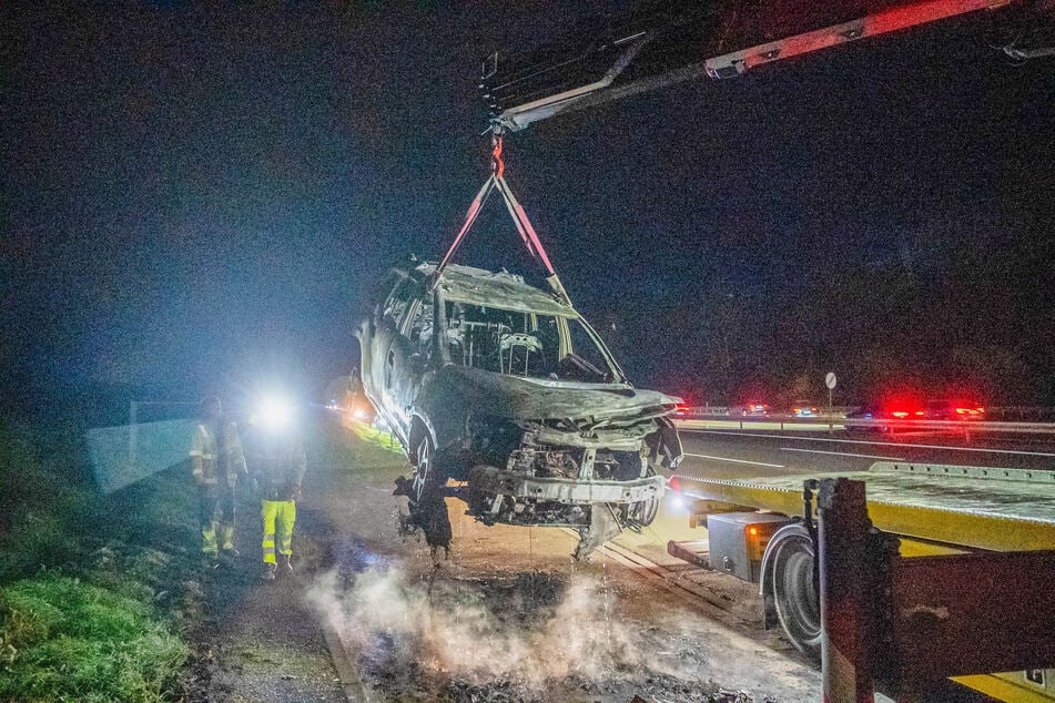 Der Dacia musste letztlich abgeschleppt werden.