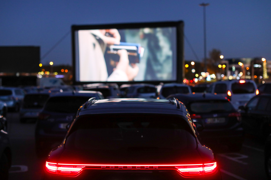 Die Hochzeitsfeier des Brautpaares hatte das Feeling von Autokino. (Symbolbild)