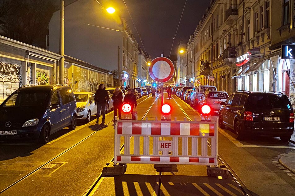 Die Rothenburger Straße war ab dem frühen Abend gesperrt, da abzusehen war, dass kein Durchkommen möglich sein wird.