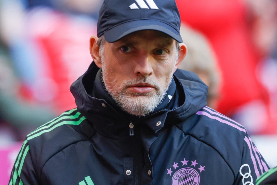Bayern-Coach Thomas Tuchel (50) hüllt sich über mögliche Telefonate mit dem Star-Verteidiger in Schweigen.