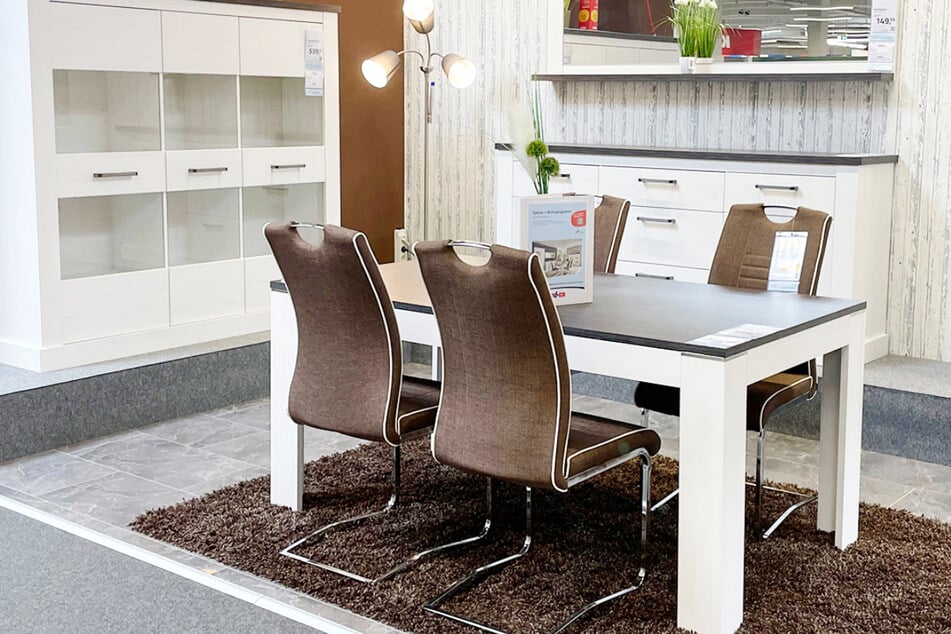 ROLLER schließt und macht geniale Angebote im Möbel-Ausverkauf