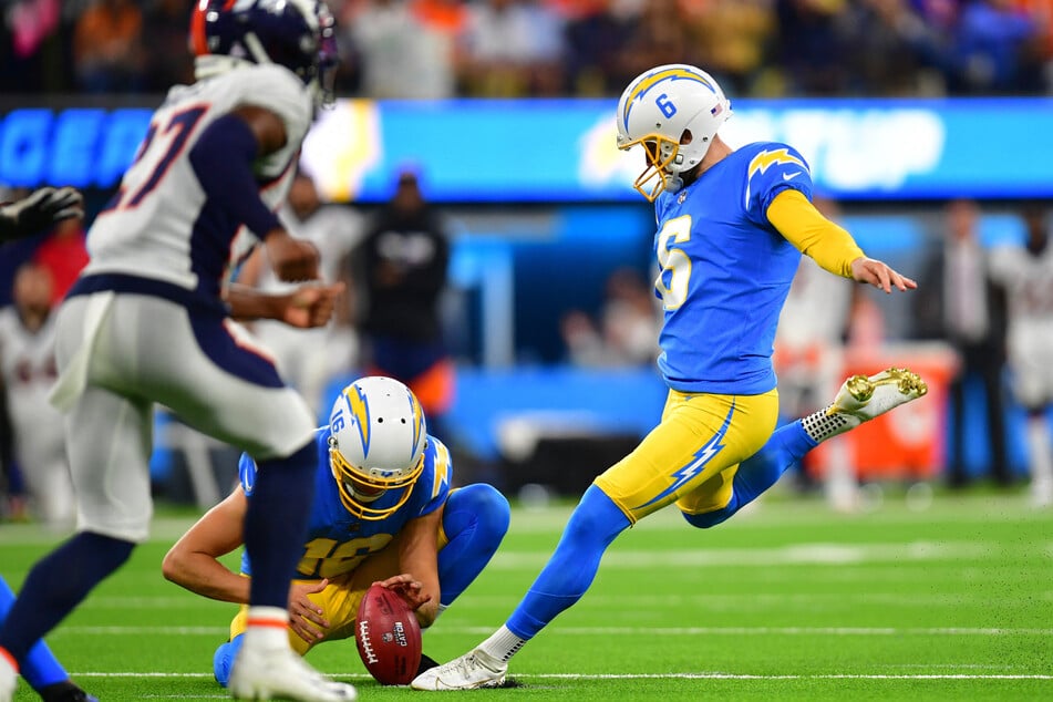 Chargers defeat Broncos with game-winning field goal