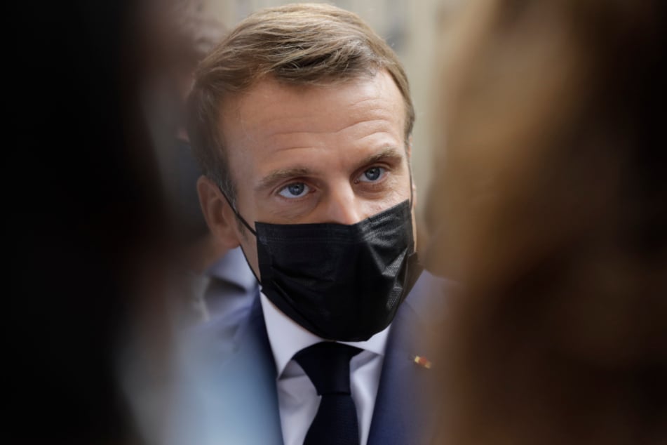 Emmanuel Macron (42).