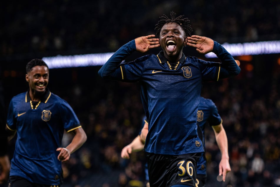 Zadok Yohanna (18, r.) soll das Interesse von RB Leipzig und anderen Bundesligisten geweckt haben.