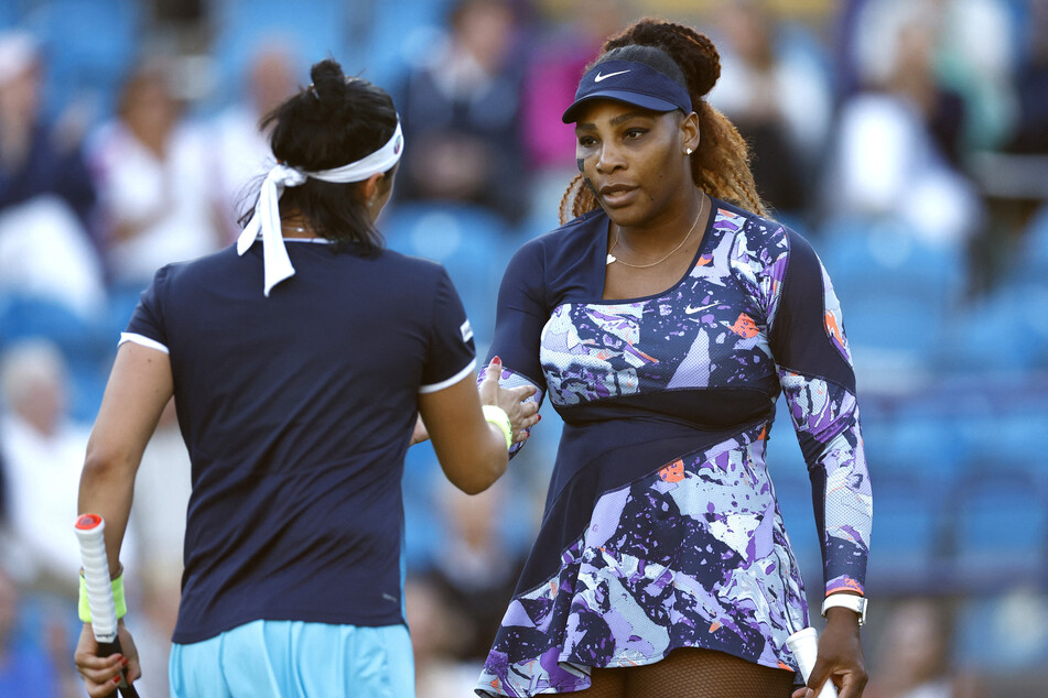 Serena Williams (r.) and her doubles partner, Ons Jabeur, during the quarterfinals of the Eastbourne tennis tournament.