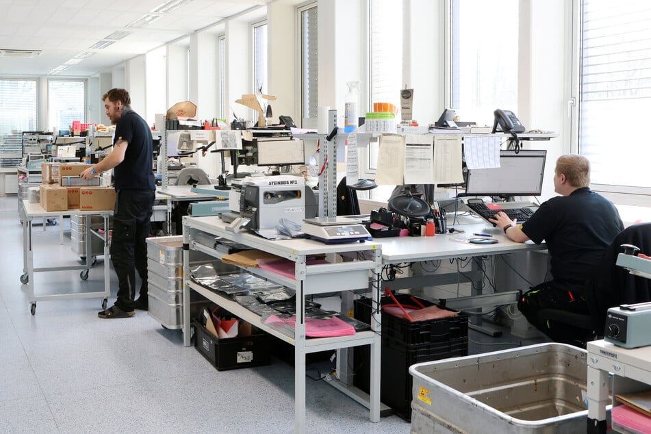 Blick in die Qualitätssicherung mit Labor: Wenn ein Lieferant beim Tricksen überführt wurde, landet er auf einer Sperrkartei.