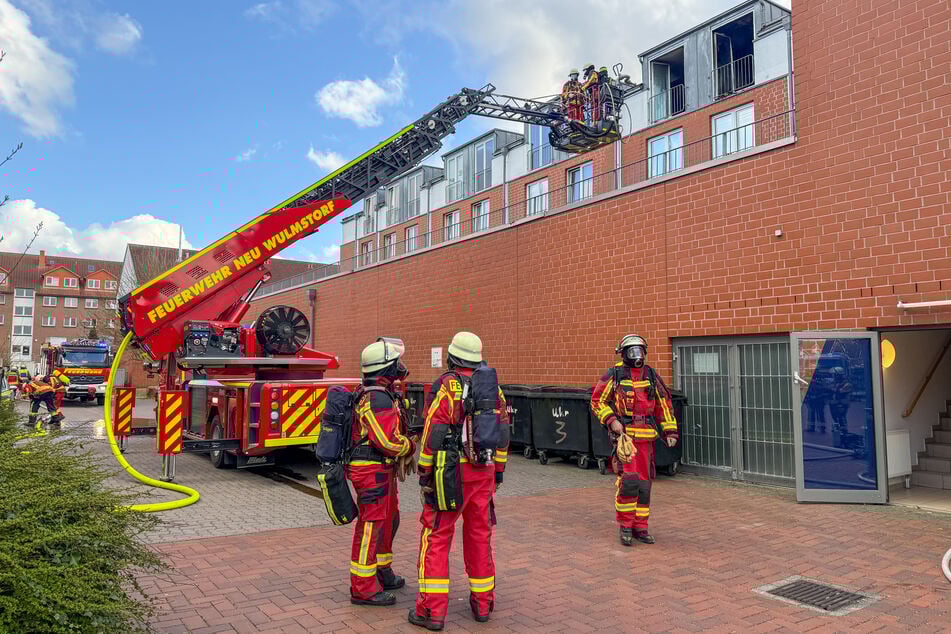 Feuer-Drama in Asylunterkunft: 90 Personen evakuiert, mehrere Personen verletzt