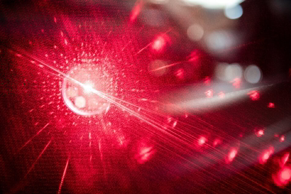 Gefährlich! Mit einem Laserpointer soll ein Mann (44) einen Streifenwagen geblendet haben. (Symbolbild)