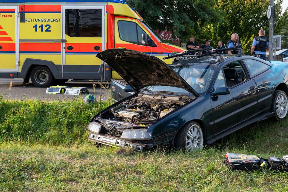 Schwerer Unfall in Leipzig: Geklauter Opel und Motorrad krachen zusammen