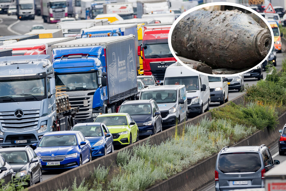 Die Bombe aus dem Zweiten Weltkrieg lag direkt am viel befahrenen Autobahndreieck Köln-Heumar (Archivbilder).