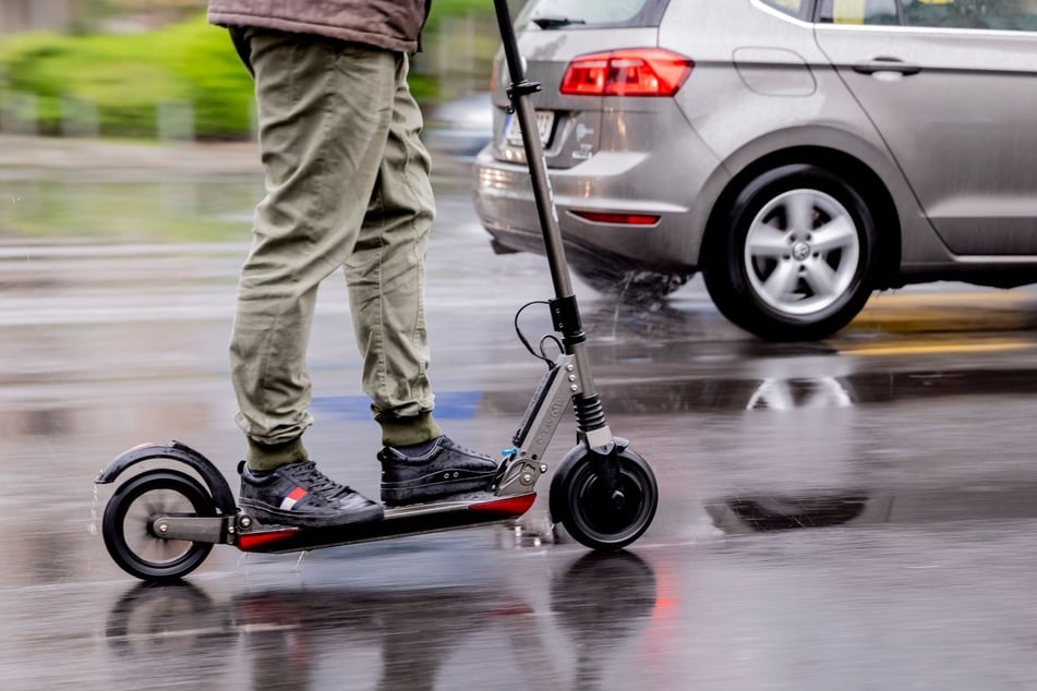 Bei Unfällen kamen im vergangenen Jahr drei E-Scooter-Fahrer in Sachsen zu Tode. (Symbolfoto)