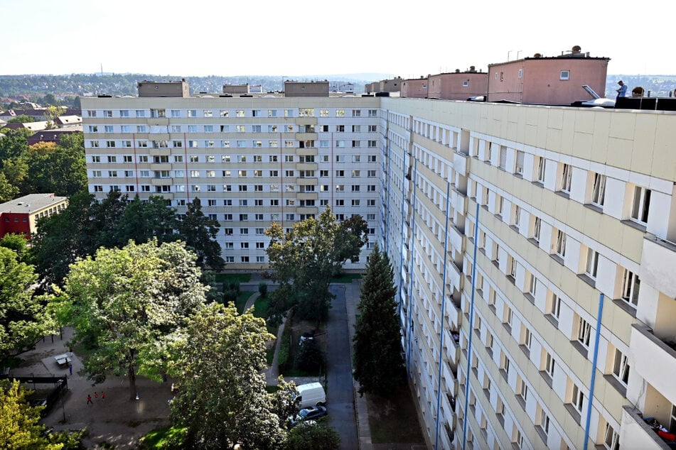 1100 Wohnungen, mehr als die Hälfte davon sozial schwach belegt - die Budapester Straße verkommt mit ihrem "Flaggschiff" zum Brennpunkt.